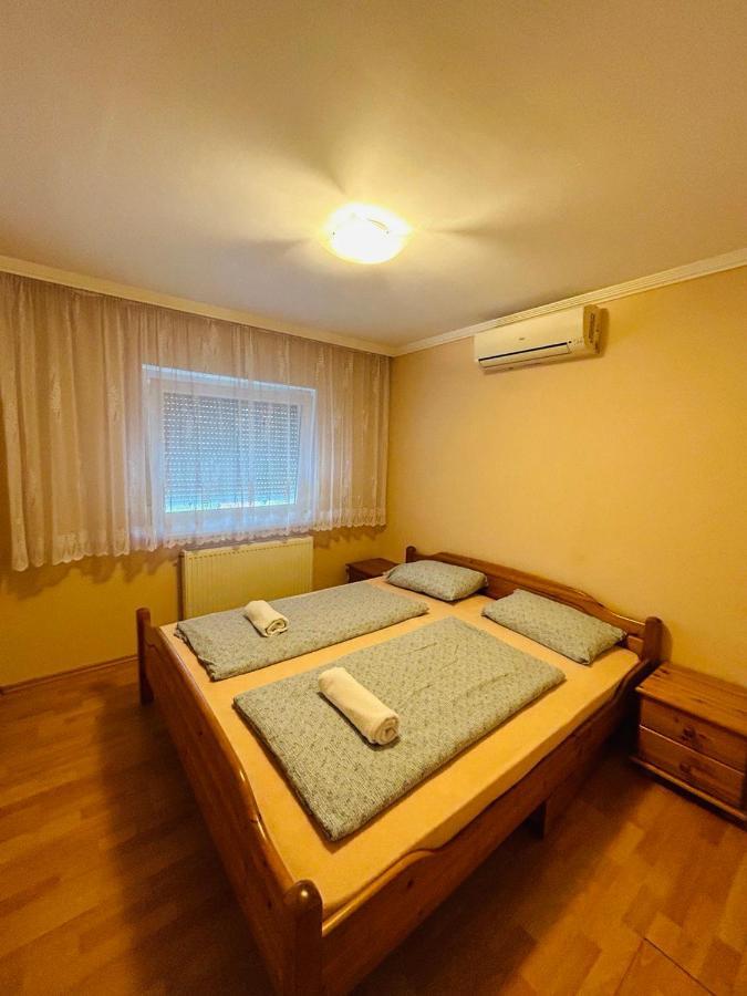 Rose Vip Apartman Villa ไฮจ์ดุสโซบอสโล ภายนอก รูปภาพ
